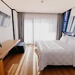 Amara & 4*