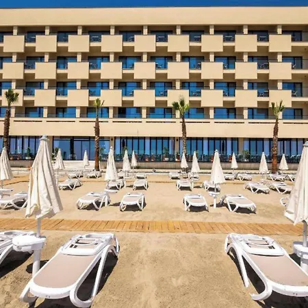 Amara & ホテル ドゥラス