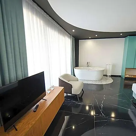 Amara & Hotel 4*